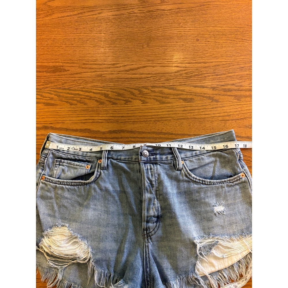 We The Free Free People Distressed Denim Shorts Festival Frayed Hem Size 31 - Picture 4 of 8